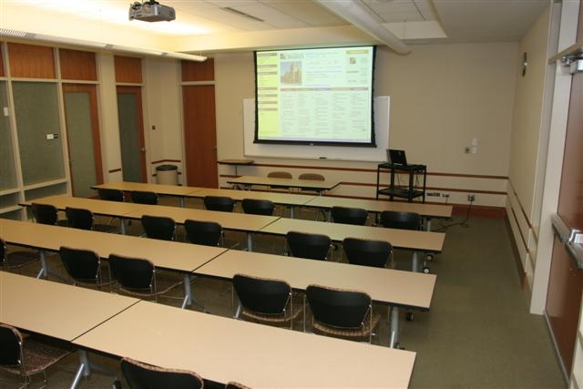 photo of medium classroom style room setup